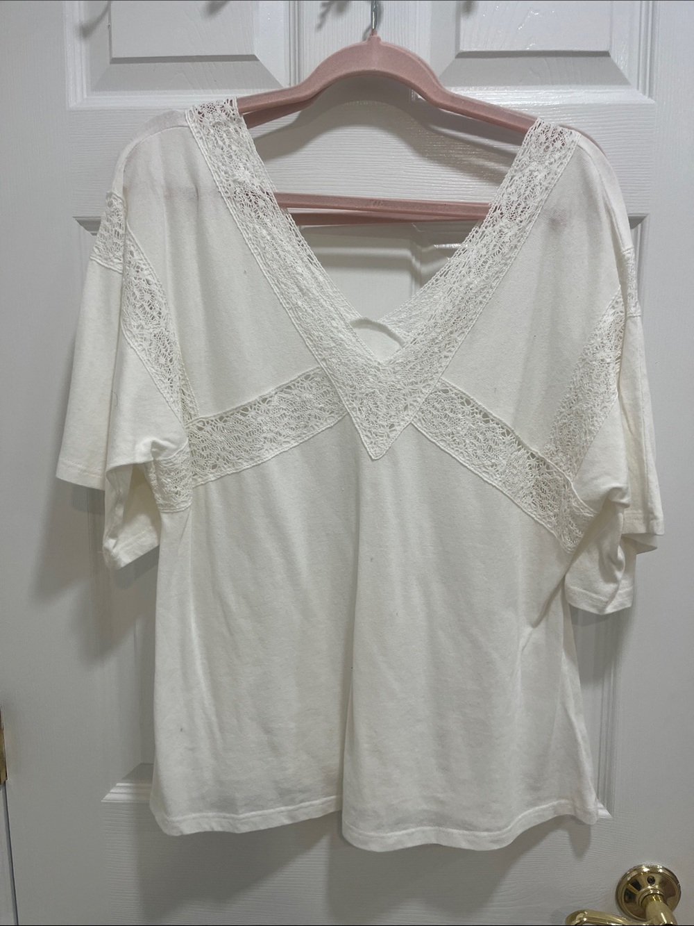 easel Cream Lace-Trim V-Neck Short Sleeve Tee